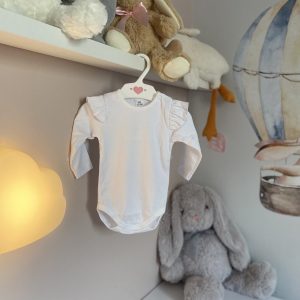 Eleganckie body niemowlęce – z falbankami na ramionach